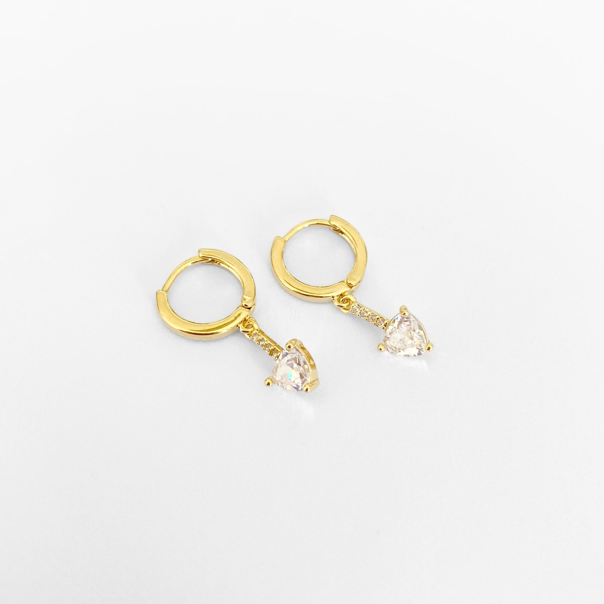 Huggies zirc triángulo colgante