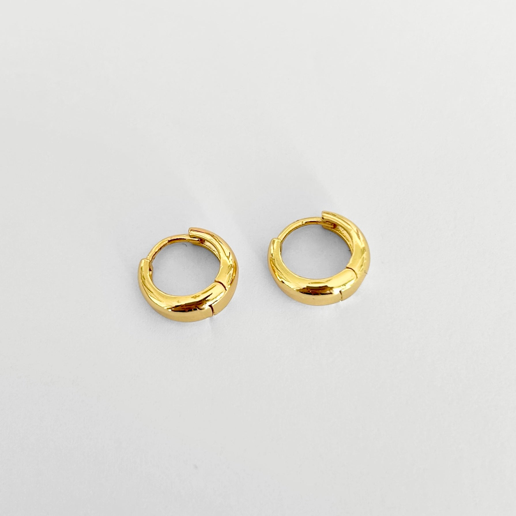 Hoops mini doradas gruesas