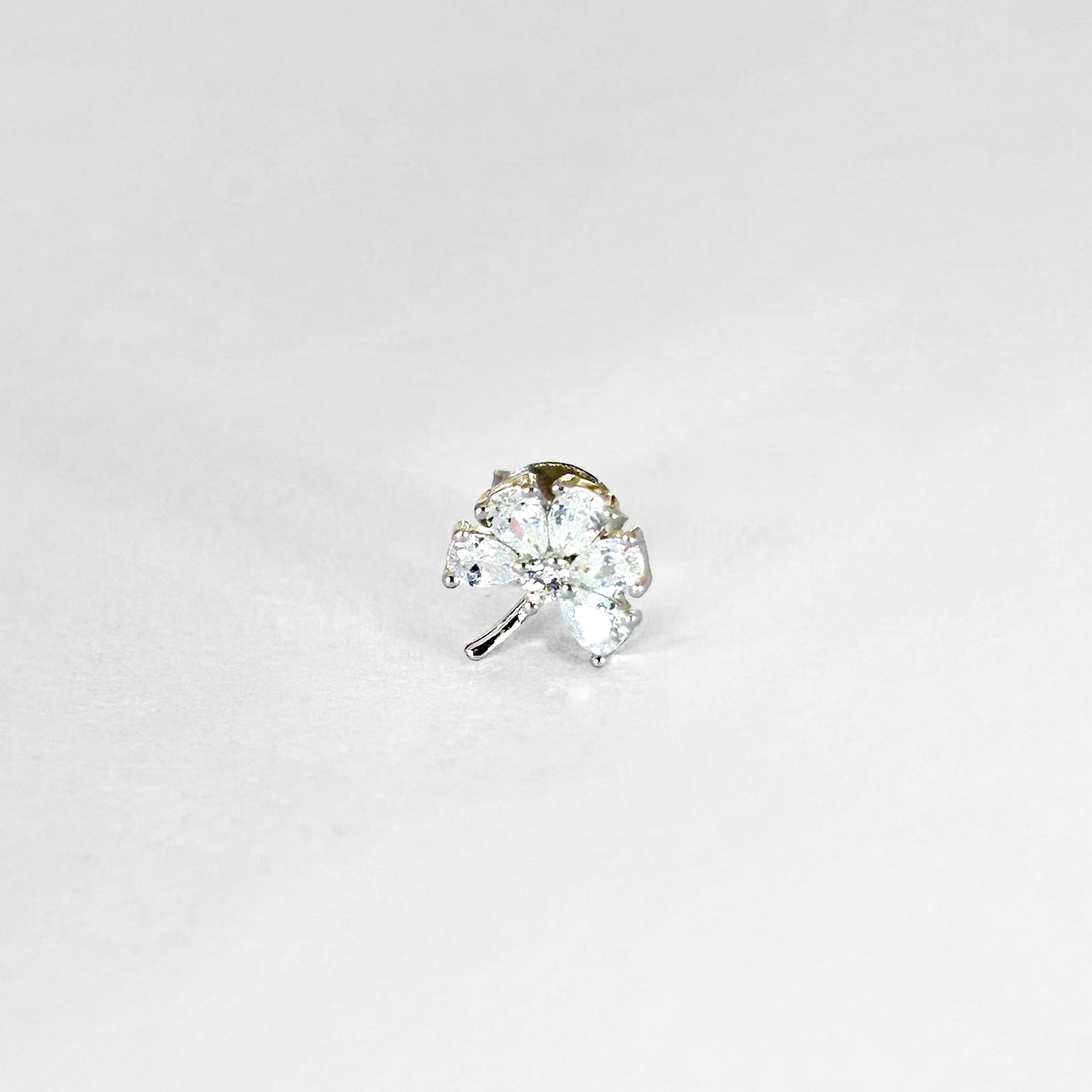 Piercing arbolito cinco zirc plata