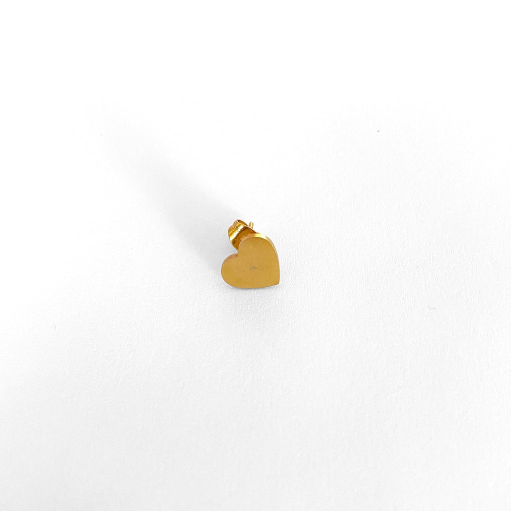 Piercing corazón dorado