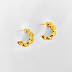 Hoops doradas torcidas