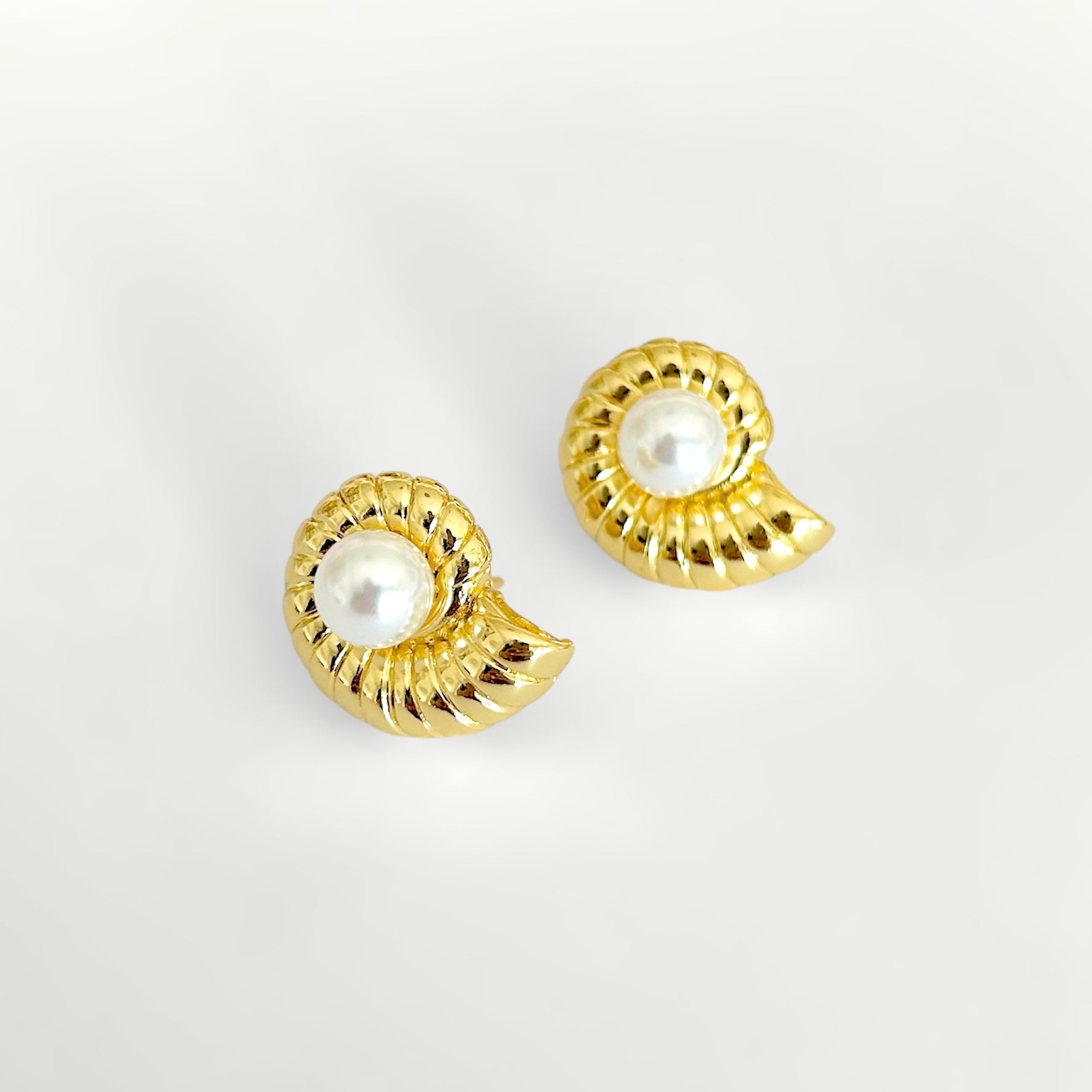 Aretes caracol con perla