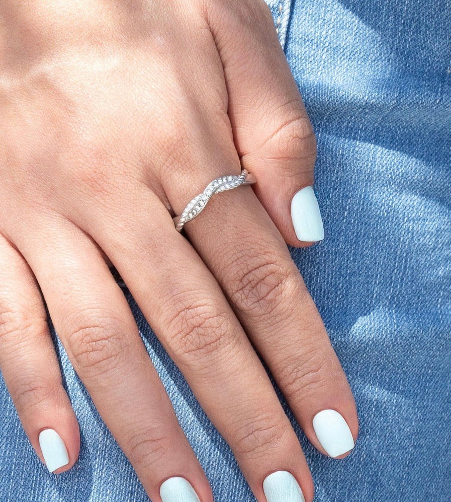 Anillo entrelazado acero zirc