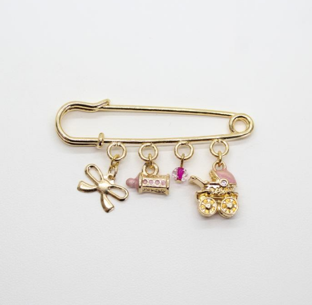 Broche niña varios dijes