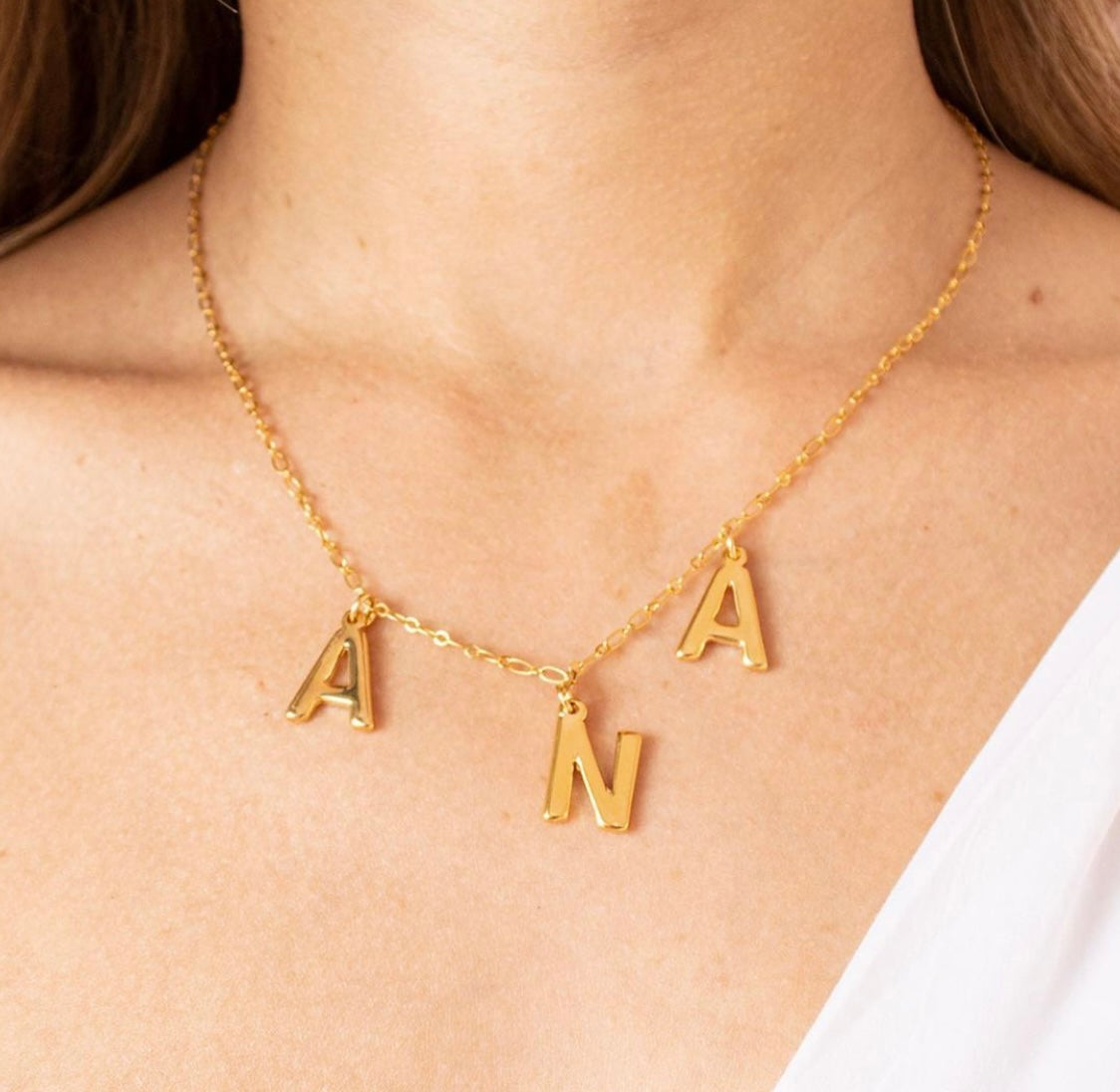 Nombre con iniciales